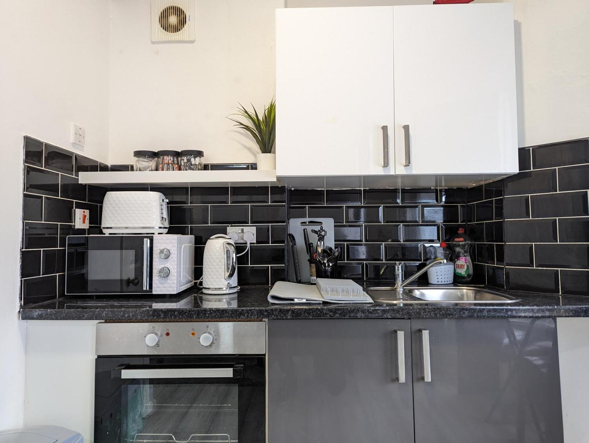 Inner-City Apartments - Basic Amenites Cardiff Kültér fotó