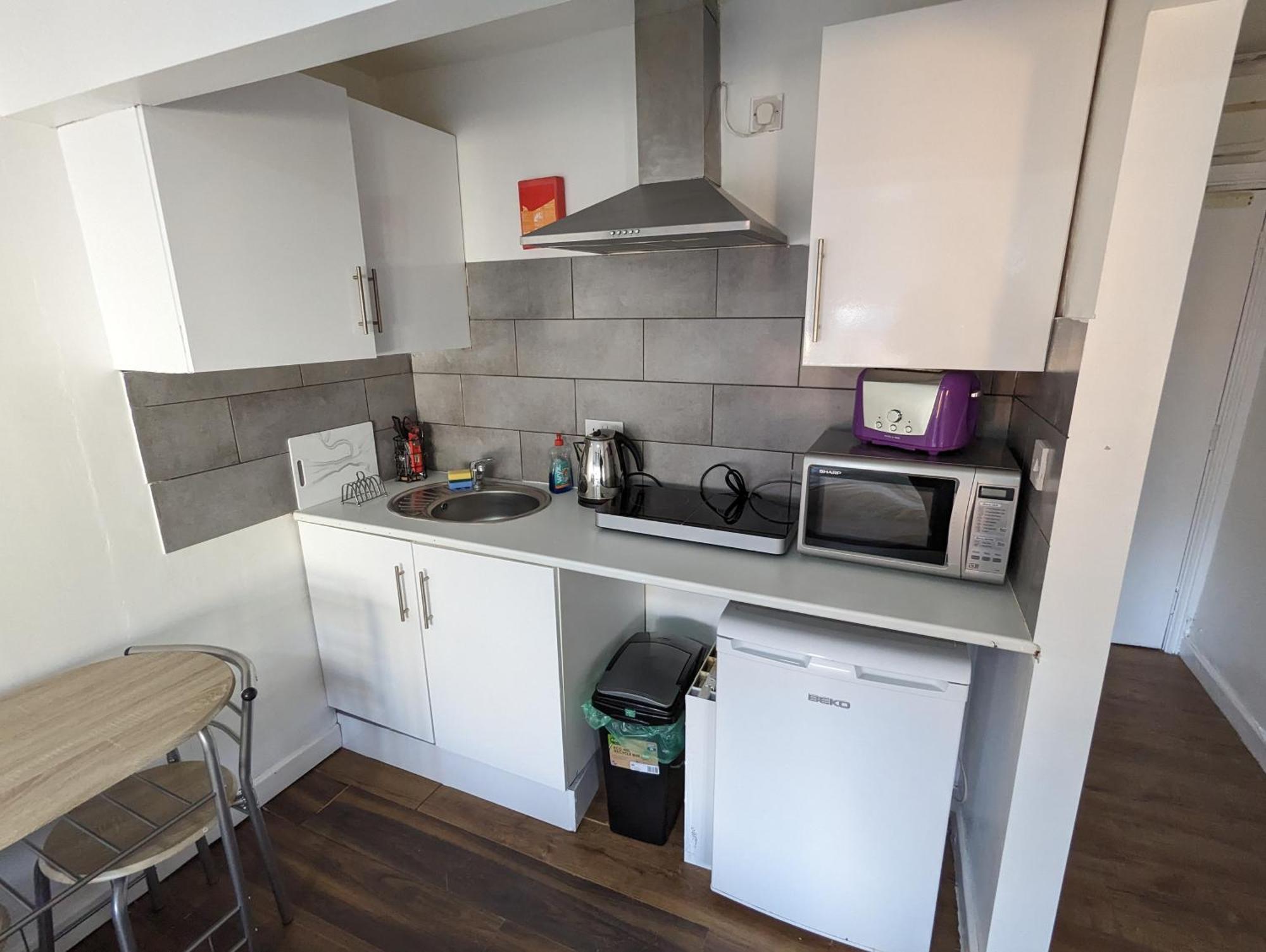 Inner-City Apartments - Basic Amenites Cardiff Kültér fotó
