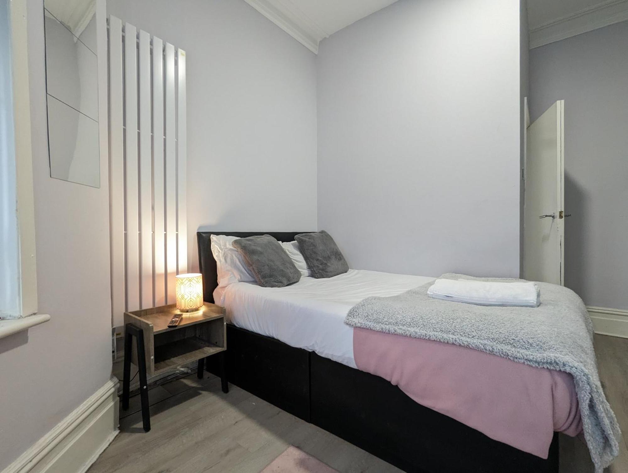 Inner-City Apartments - Basic Amenites Cardiff Kültér fotó