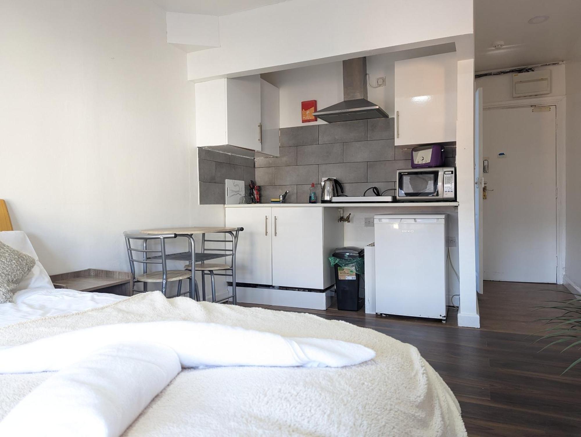 Inner-City Apartments - Basic Amenites Cardiff Kültér fotó
