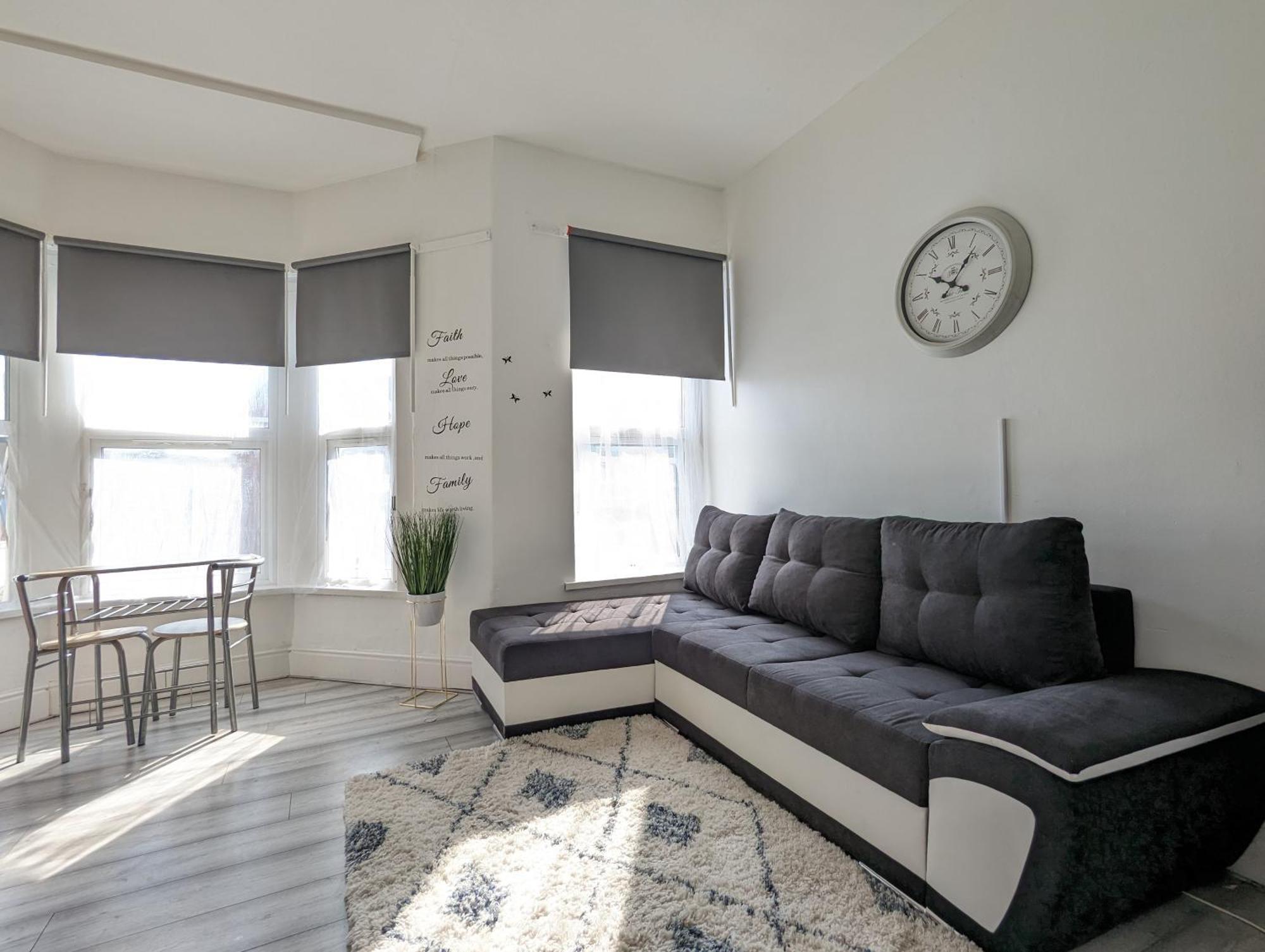 Inner-City Apartments - Basic Amenites Cardiff Kültér fotó