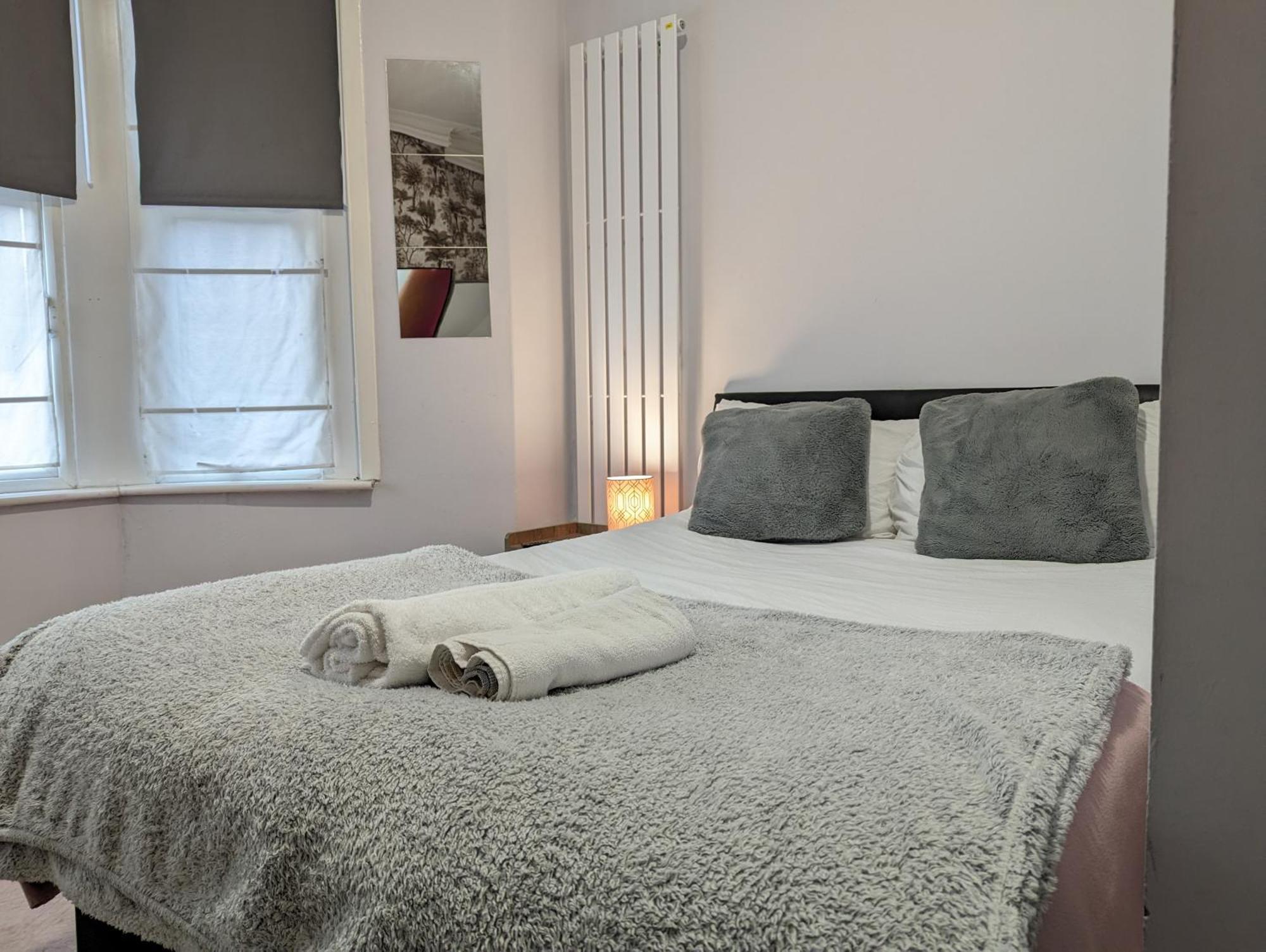 Inner-City Apartments - Basic Amenites Cardiff Kültér fotó