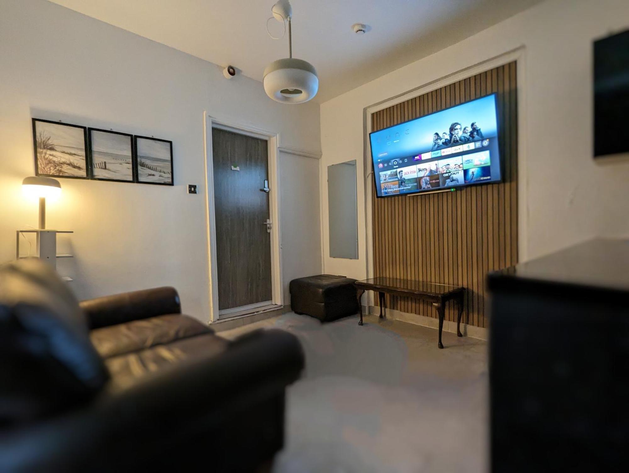 Inner-City Apartments - Basic Amenites Cardiff Kültér fotó