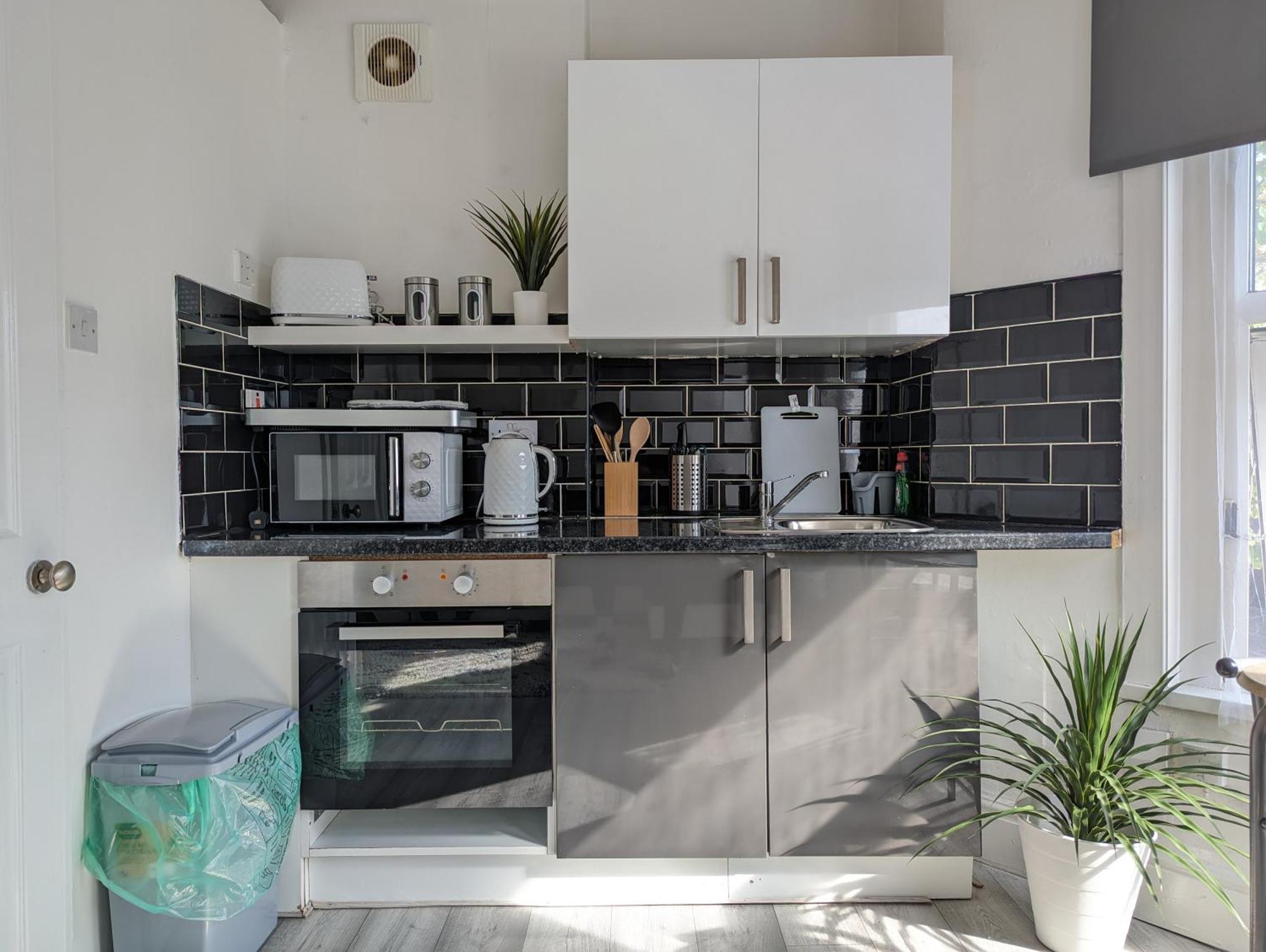 Inner-City Apartments - Basic Amenites Cardiff Kültér fotó