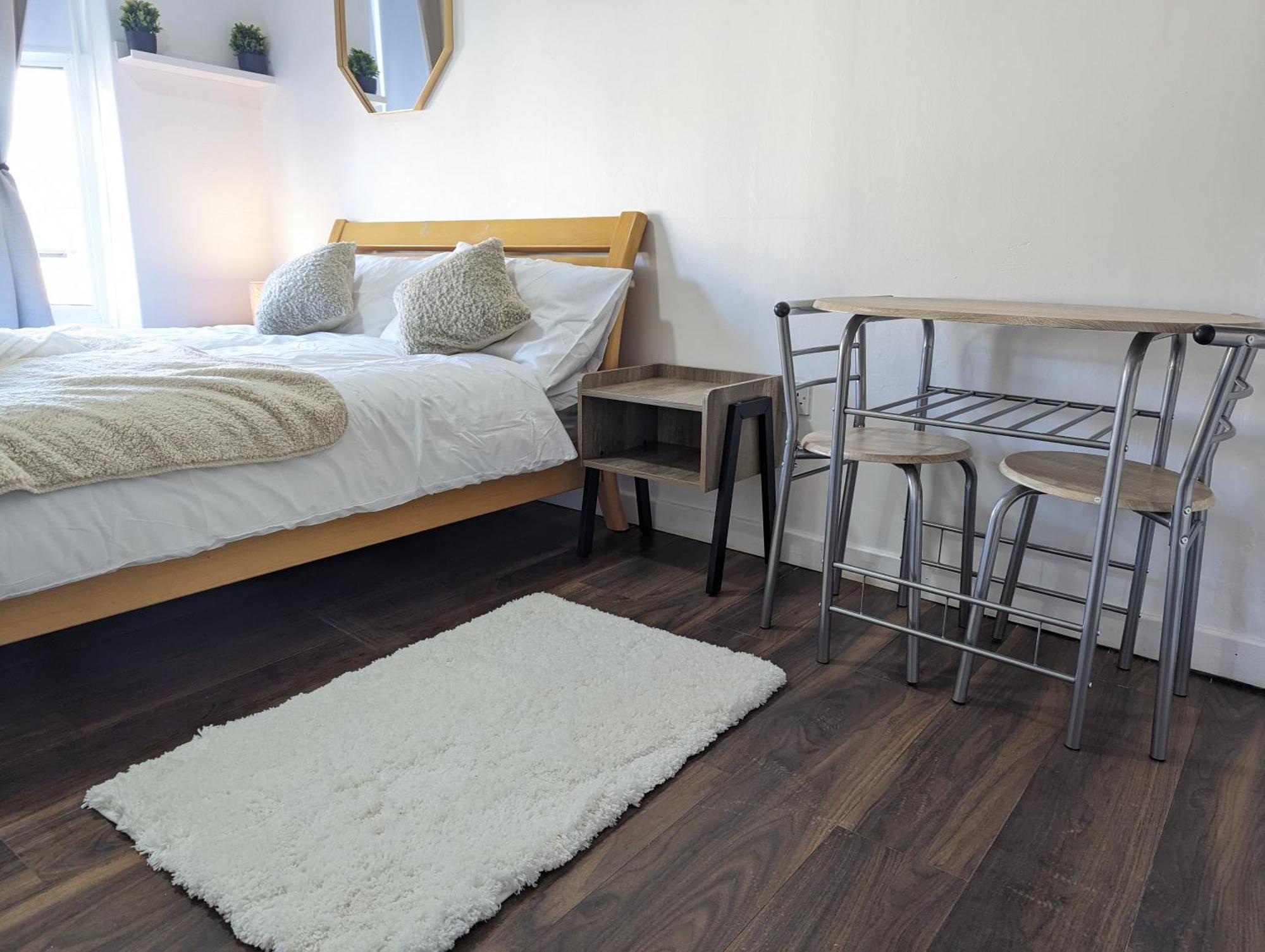 Inner-City Apartments - Basic Amenites Cardiff Kültér fotó