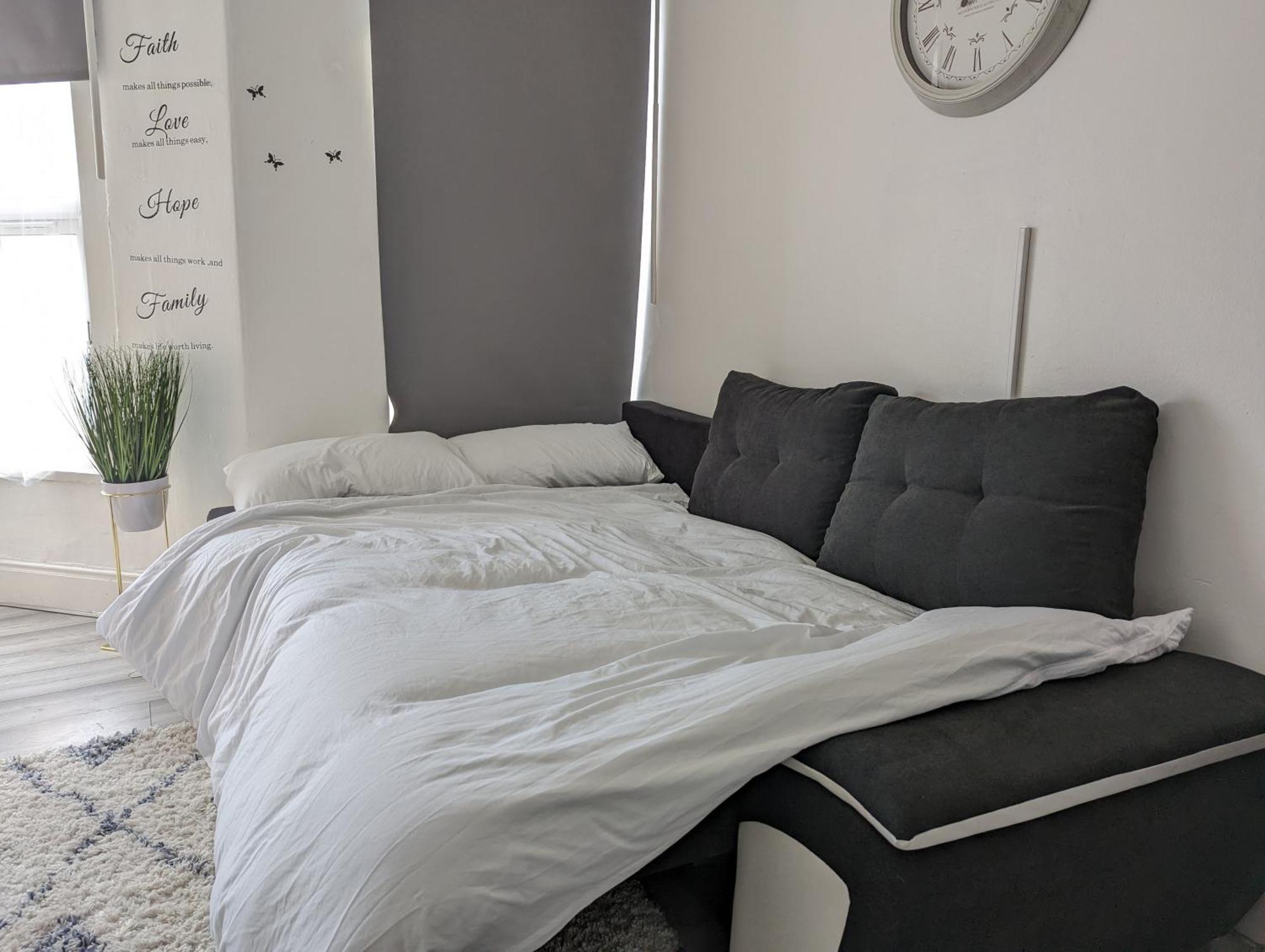 Inner-City Apartments - Basic Amenites Cardiff Kültér fotó
