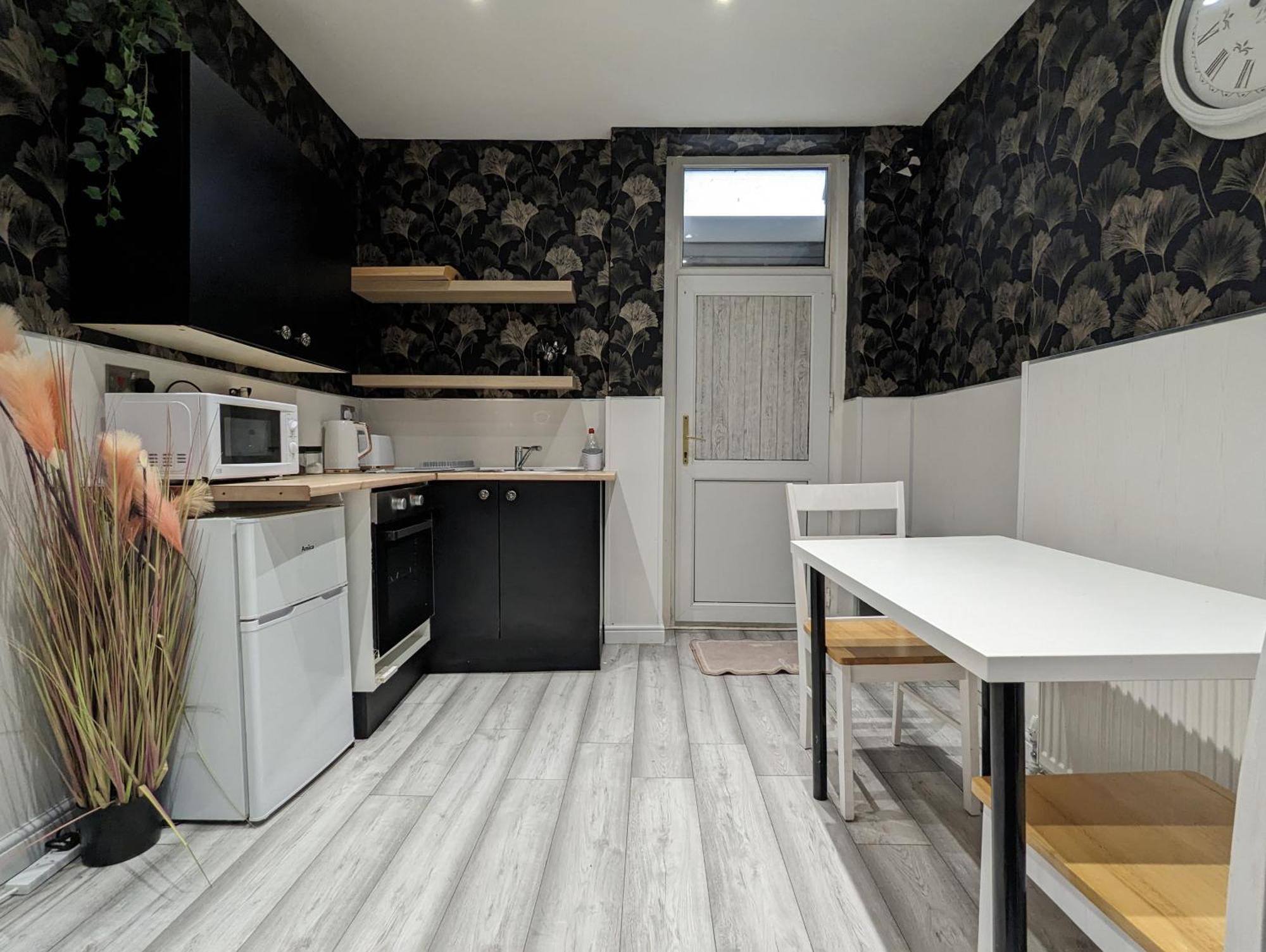 Inner-City Apartments - Basic Amenites Cardiff Kültér fotó