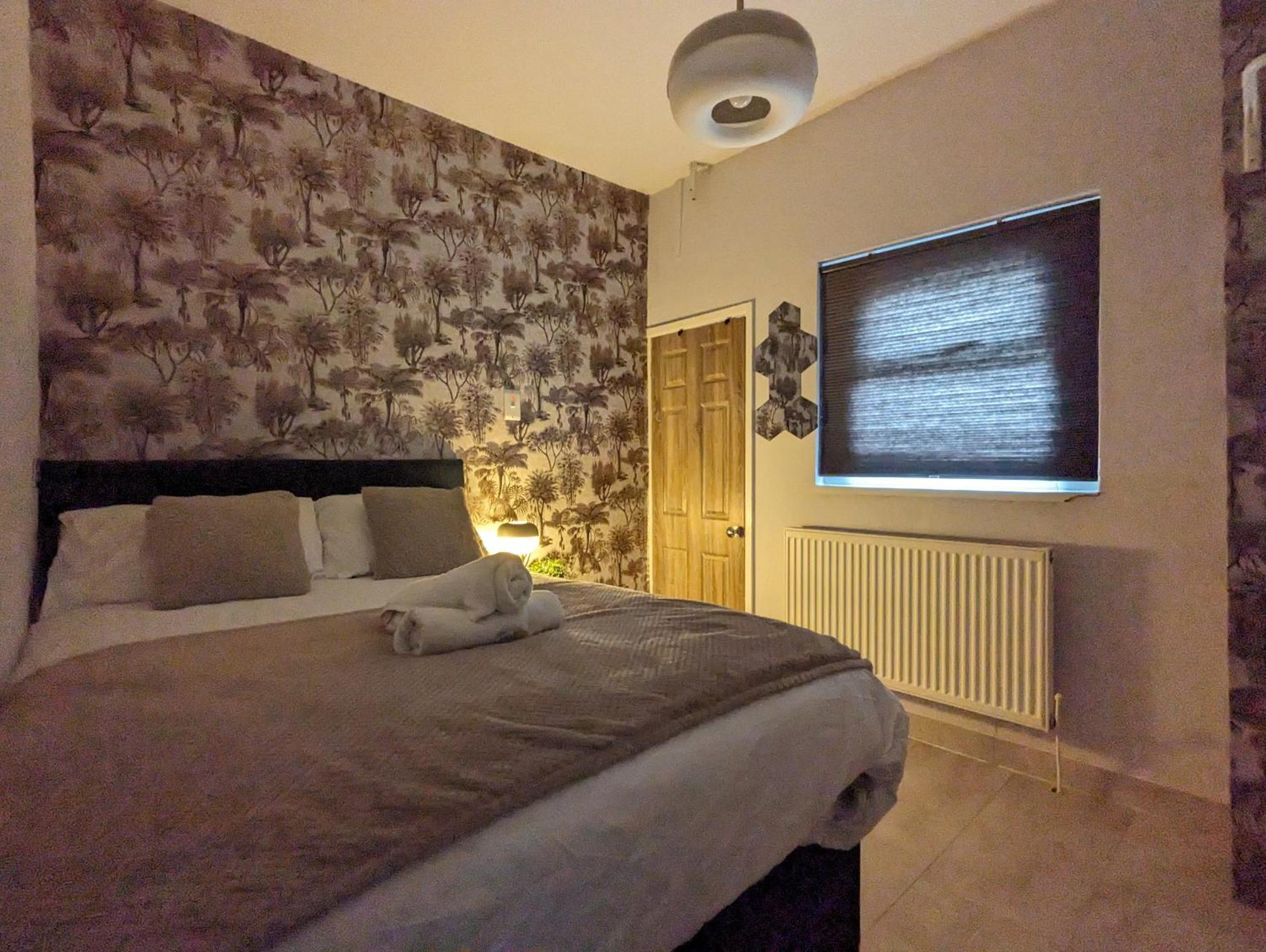 Inner-City Apartments - Basic Amenites Cardiff Kültér fotó