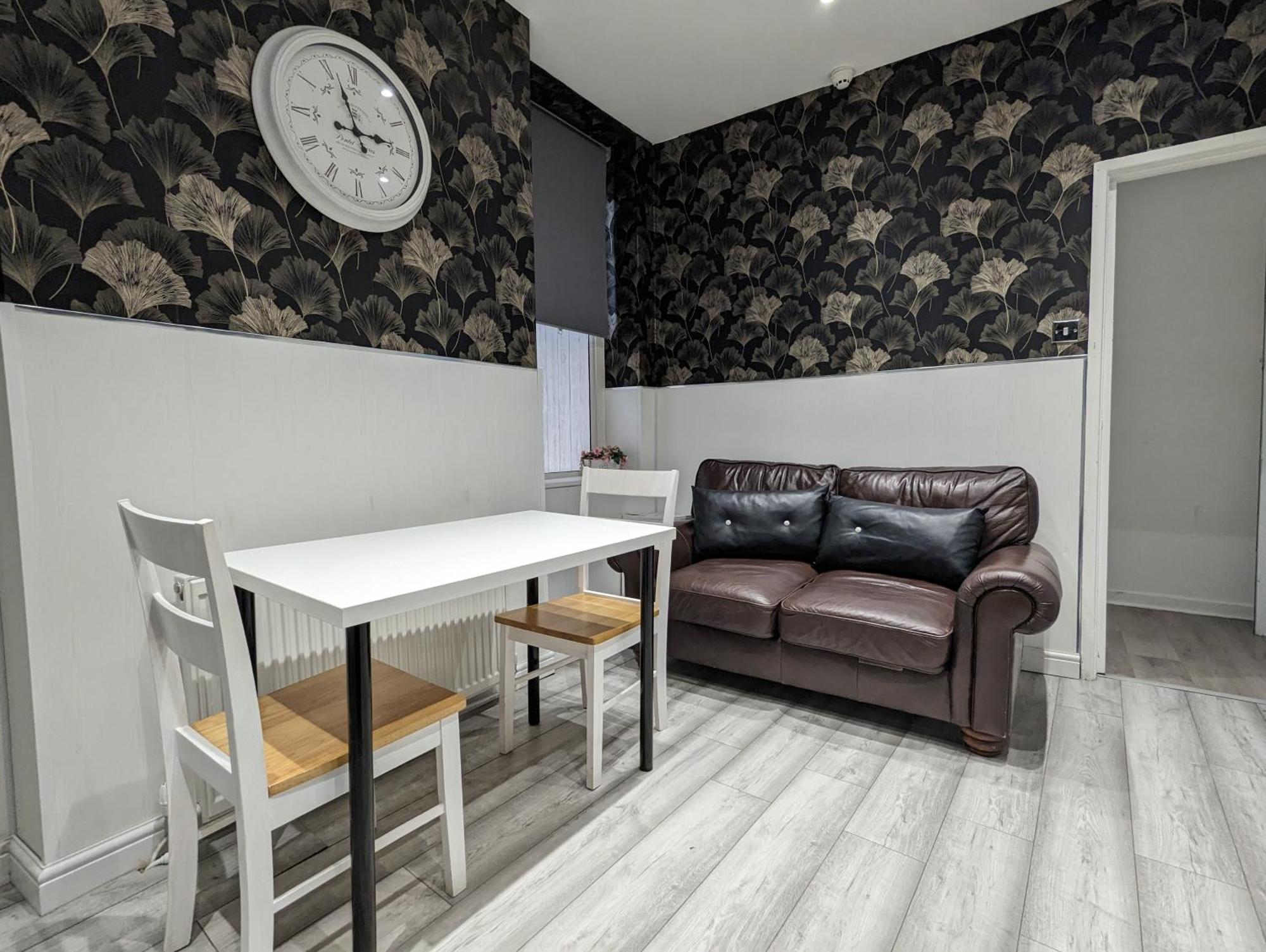 Inner-City Apartments - Basic Amenites Cardiff Kültér fotó