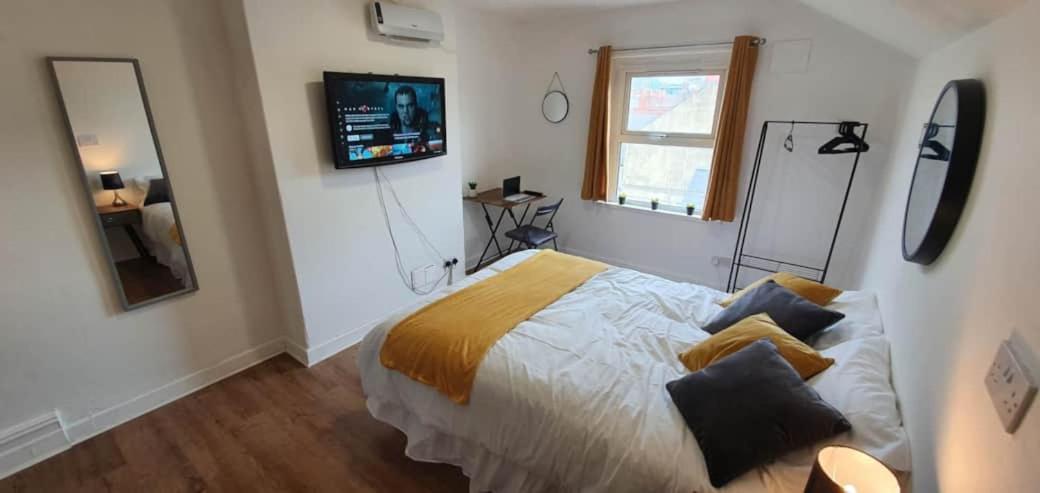 Inner-City Apartments - Basic Amenites Cardiff Kültér fotó