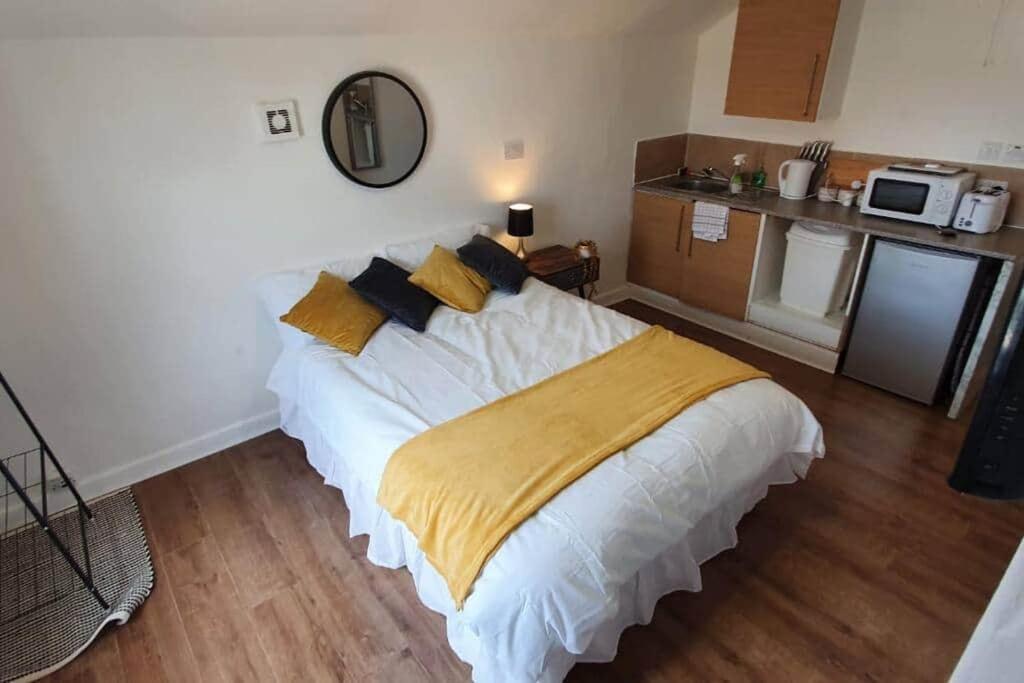 Inner-City Apartments - Basic Amenites Cardiff Kültér fotó